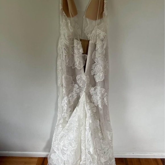 Watters Ivory Floral Lace Gown Size 6 - Picture 3 of 3